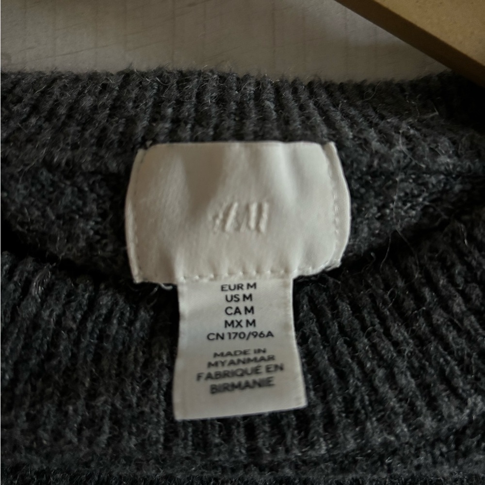 H&M Sweater - Picture 2 of 2